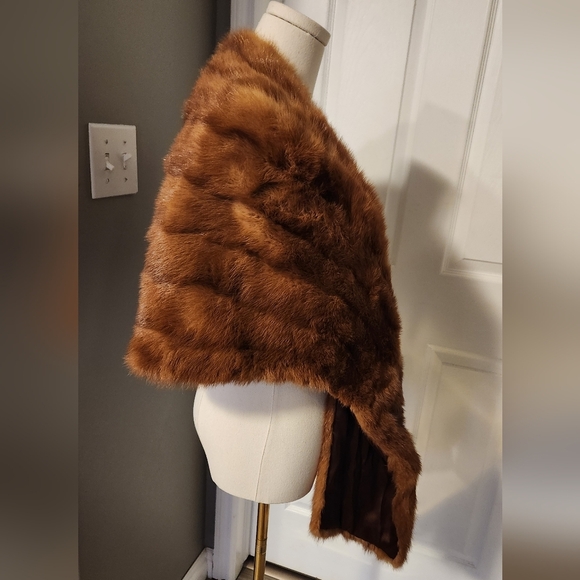 Luxurious Vintage Mink Stole - Picture 11 of 11